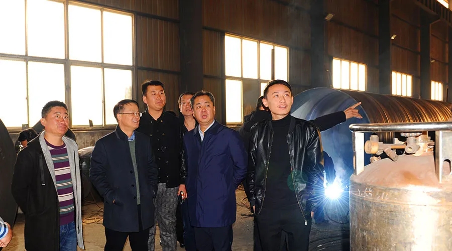 昆都侖區區委副書記、區長廉冬一行與誠鋼管道主要負責人趕赴河北調研考察