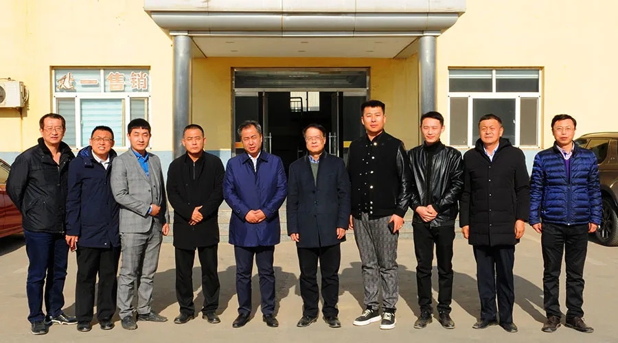 昆都侖區區委副書記、區長廉冬一行與誠鋼管道主要負責人趕赴河北調研考察